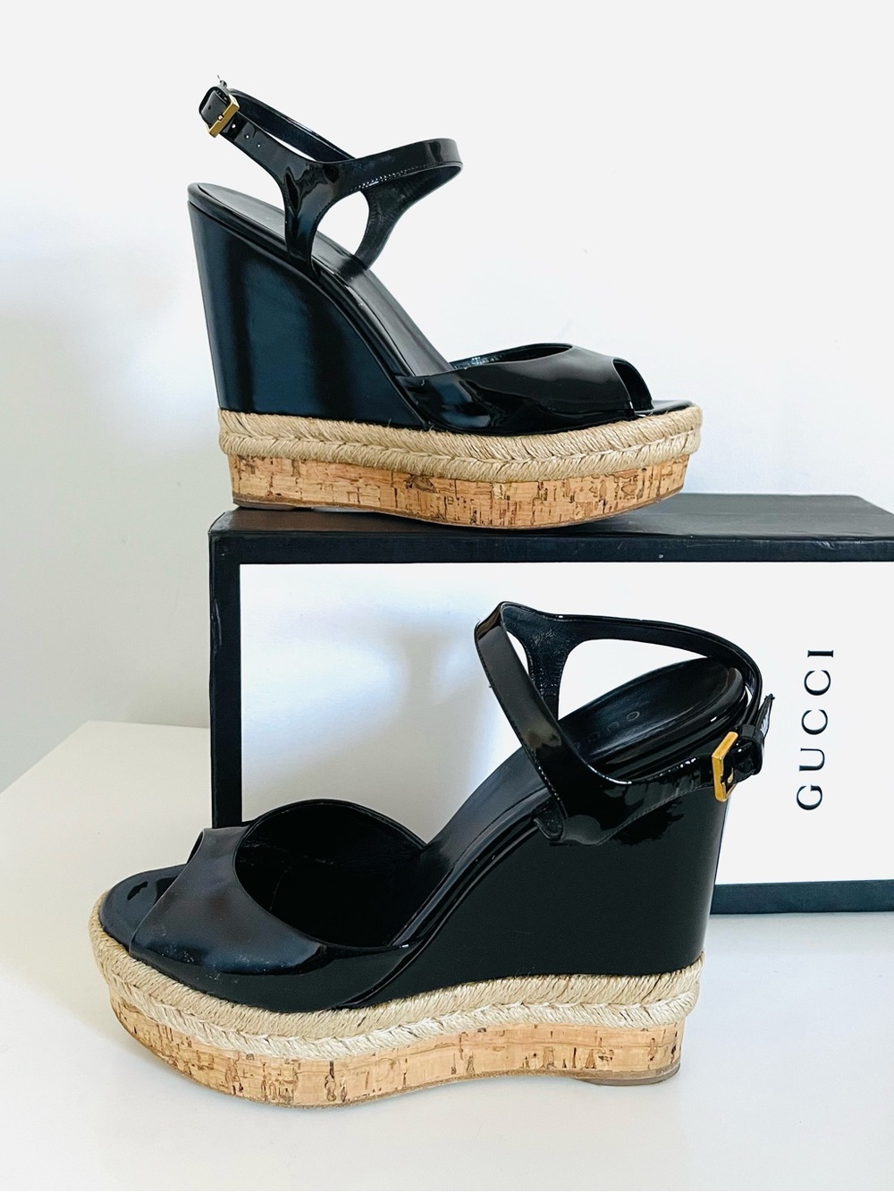 AUTHENTIC GUCCI BLACK PATENT LEATHER SANDALS